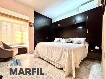 Casa en Venta Para Consultorios Oficinas Frente Jardin Corregidora Centro Colima