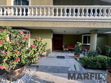 Casa en Venta Para Consultorios Oficinas Frente Jardin Corregidora Centro Colima