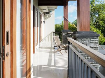 RUMAH 3 LANTAI VIEW PANTAI MELASTI PROMO MERDEKA