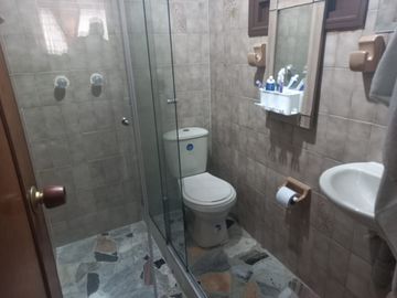 casa en venta en granada norte. Cod V6879201