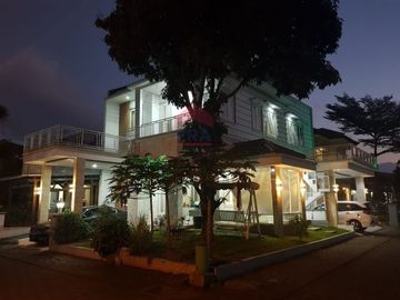 Rumah Posisi Hook Di Tatar Wangsakerta. Kota Baru Parahyangan