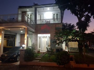 Rumah Posisi Hook Di Tatar Wangsakerta. Kota Baru Parahyangan