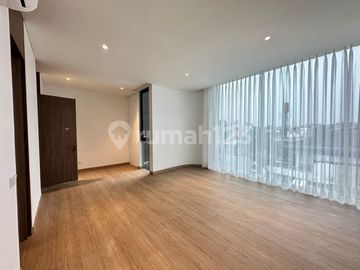 Hunian Modern Industrial 3 Lantai Siap Huni di Kemang