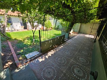 Casa 4 amb. amplios con Parque y Quincho