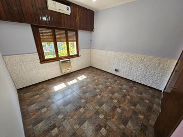 Casa 4 amb. amplios con Parque y Quincho