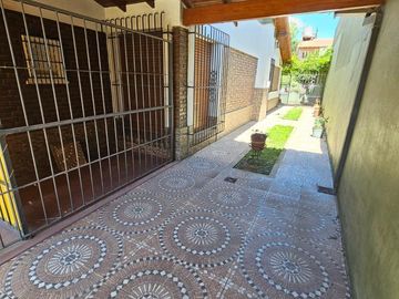 Casa 4 amb. amplios con Parque y Quincho