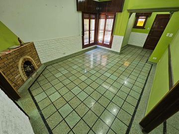Casa 4 amb. amplios con Parque y Quincho