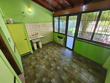 Casa 4 amb. amplios con Parque y Quincho