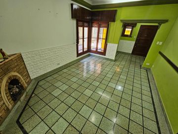 Casa 4 amb. amplios con Parque y Quincho