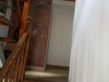 Muy buena casa municipal en tres plantas