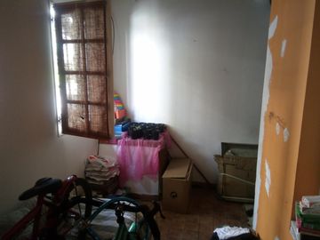 Muy buena casa municipal en tres plantas