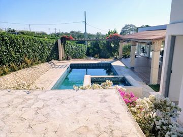 COD. 542 - SE VENDE CASA CAMPESTRE - BARRIO: LAS PALMAS