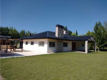 CASA QUINTA CON PARQUE DE 100 AÑOS SAN RAFAEL MENDOZA