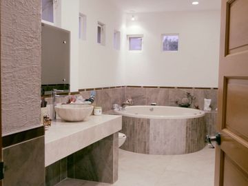 venta casa en juriquilla qro, 4 recamaras precio de oportunidad