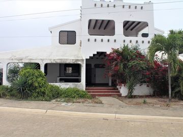 Se Vende Casa Cerca del Mar en Capaes