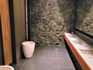 Disewakan Ruang Usaha untuk Restaurant di Kemang Jakarta Selatan Kondisi Un Furnished