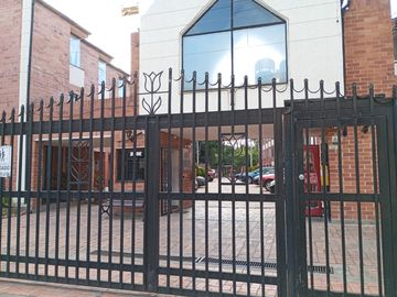 casa en venta en portales del norte. Cod V2866892