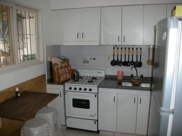 DEPARTAMENTO 3 AMBIENTES EN PH - PLANTA BAJA - ESTACIONAMIENTO - APTO A CRÉDITO - LUIS GUILLÓN