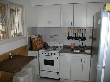 DEPARTAMENTO 3 AMBIENTES EN PH - PLANTA BAJA - ESTACIONAMIENTO - APTO A CRÉDITO - LUIS GUILLÓN