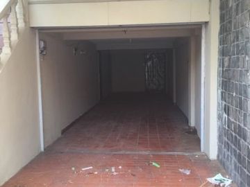 Rumah 2 Lantai, Asri, Nyaman & Tenang di Mega Cinere