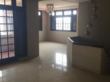 Rumah 2 Lantai, Asri, Nyaman & Tenang di Mega Cinere