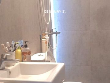 Rumah 3 Lantai Semi Furnish Di Wisteria Cakung Jakarta Timur