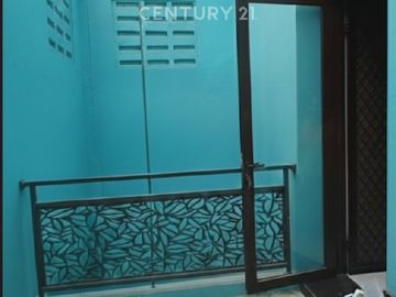 Rumah 3 Lantai Semi Furnish Di Wisteria Cakung Jakarta Timur