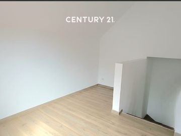 Rumah 3 Lantai Semi Furnish Di Wisteria Cakung Jakarta Timur