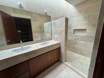 CASA EN VENTA EN MONTERRA PONIENTE! SLP