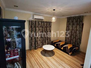 Rumah Hook Mewah 4 Lantai Sangat Terawat Taman Palem Lestari