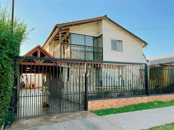 Casa en Venta en Casa 2 pisos 4 dormitorios 3 baños, 130 m2, Jardín del Este, La Florida