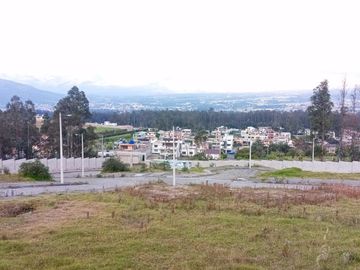 VENDO TERRENO EN CONOCOTO, URB. PRIVADA, 237 m² Escrituras independientes.