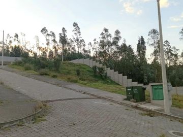 VENDO TERRENO EN CONOCOTO, URB. PRIVADA, 237 m² Escrituras independientes.