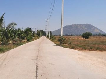 GORGEOUS 5 BED / 5 BATH HOME WITH 155 METERS OF RIVERSIDE JUST 15 KM FROM DOWNTOWN KANCHANABURI!!!