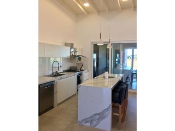 CASA EN VENTA EN COSTA ESMERALDA - ECUESTRE 301