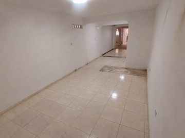 local en arriendo en urbanización colseguros. Cod A7610