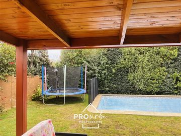 5 dormitorios, quincho y piscina en San Carlos Apoquindo