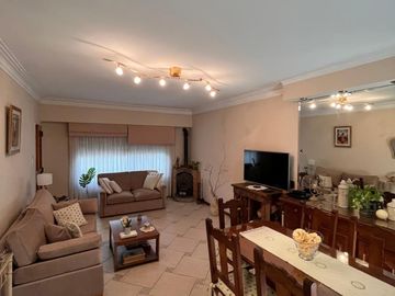 Casa tipo Dúplex de 4 AMBIENTES en venta