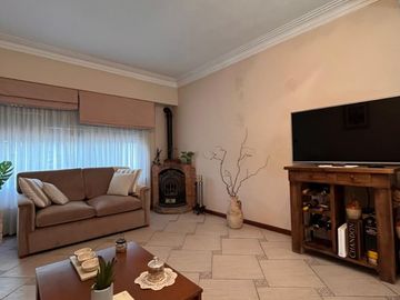 Casa tipo Dúplex de 4 AMBIENTES en venta