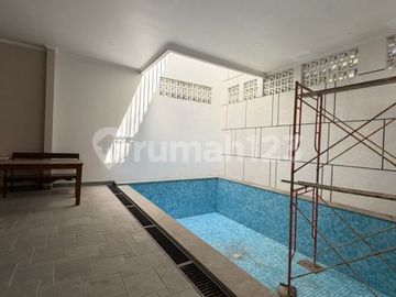 Dijual Rumah Mewah di Alam Sutera Semi Furnished