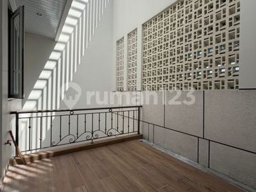 Dijual Rumah Mewah di Alam Sutera Semi Furnished