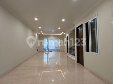 Dijual Rumah Mewah di Alam Sutera Semi Furnished
