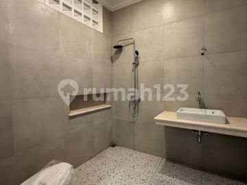Dijual Rumah Mewah di Alam Sutera Semi Furnished