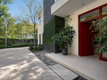 Casa en venta de 7 dorm. en Lo Barnechea (Mall Vivo)