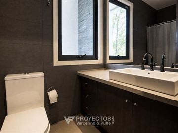 Casa en venta de 7 dorm. en Lo Barnechea (Mall Vivo)