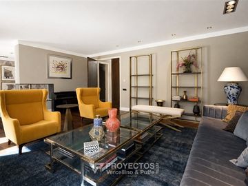 Casa en venta de 7 dorm. en Lo Barnechea (Mall Vivo)