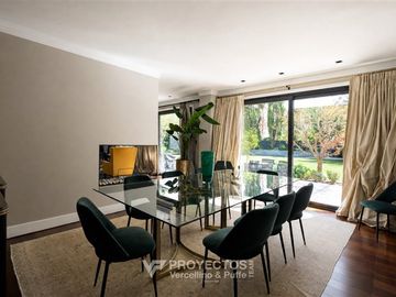 Casa en venta de 7 dorm. en Lo Barnechea (Mall Vivo)