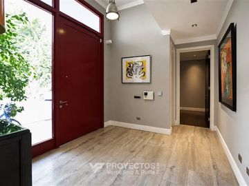 Casa en venta de 7 dorm. en Lo Barnechea (Mall Vivo)