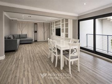 Casa en venta de 7 dorm. en Lo Barnechea (Mall Vivo)