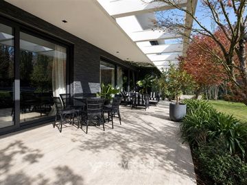 Casa en venta de 7 dorm. en Lo Barnechea (Mall Vivo)